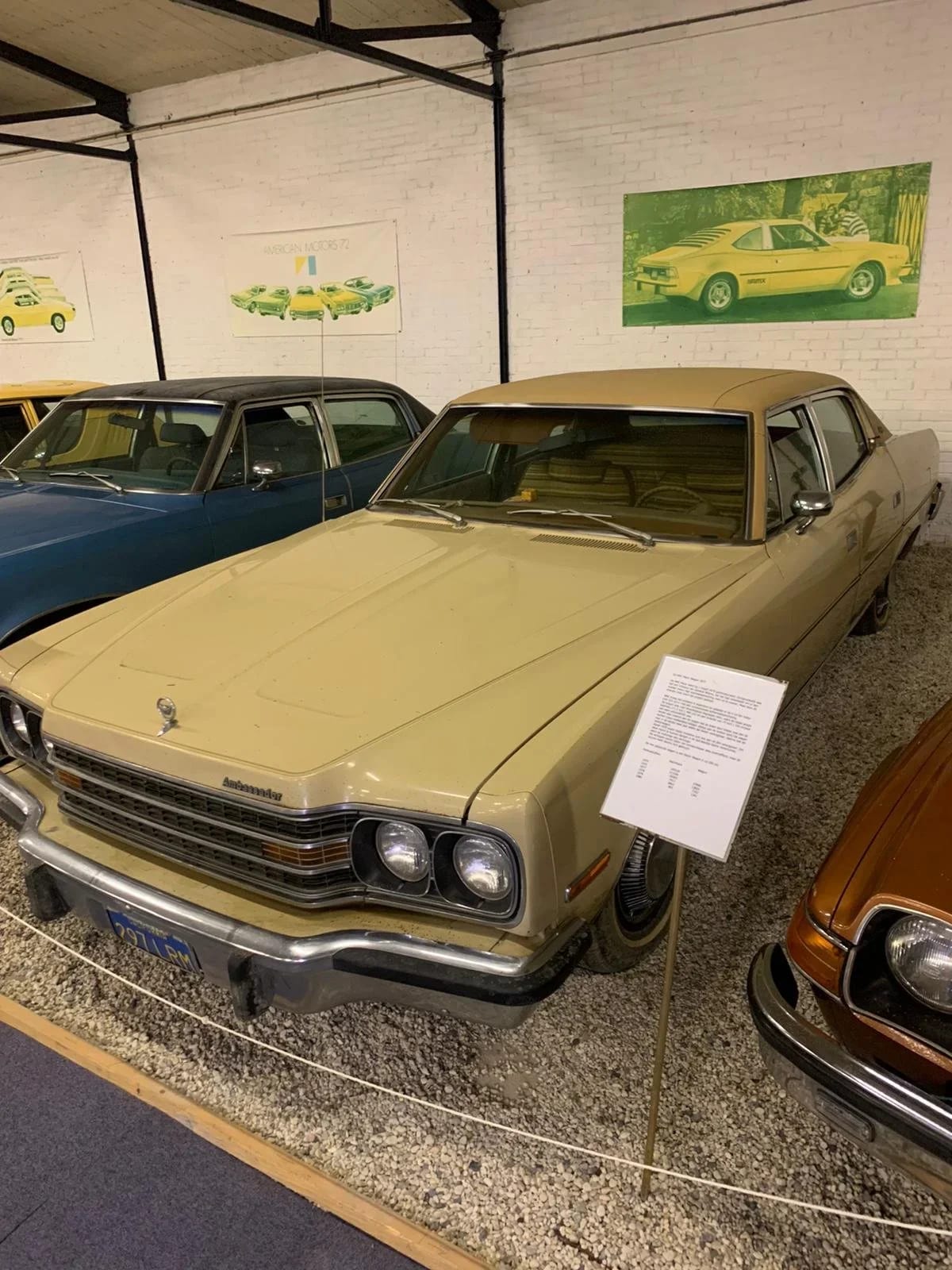 AMC Ambassador 1974 Geel