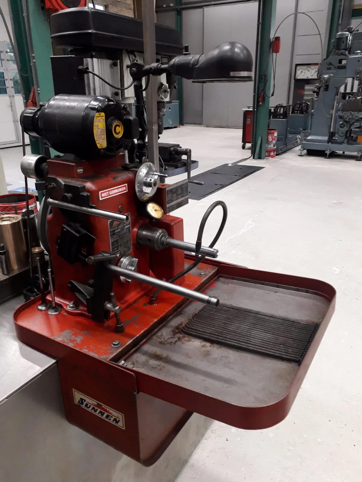 Sunnen 650D honemachine voor cilinders