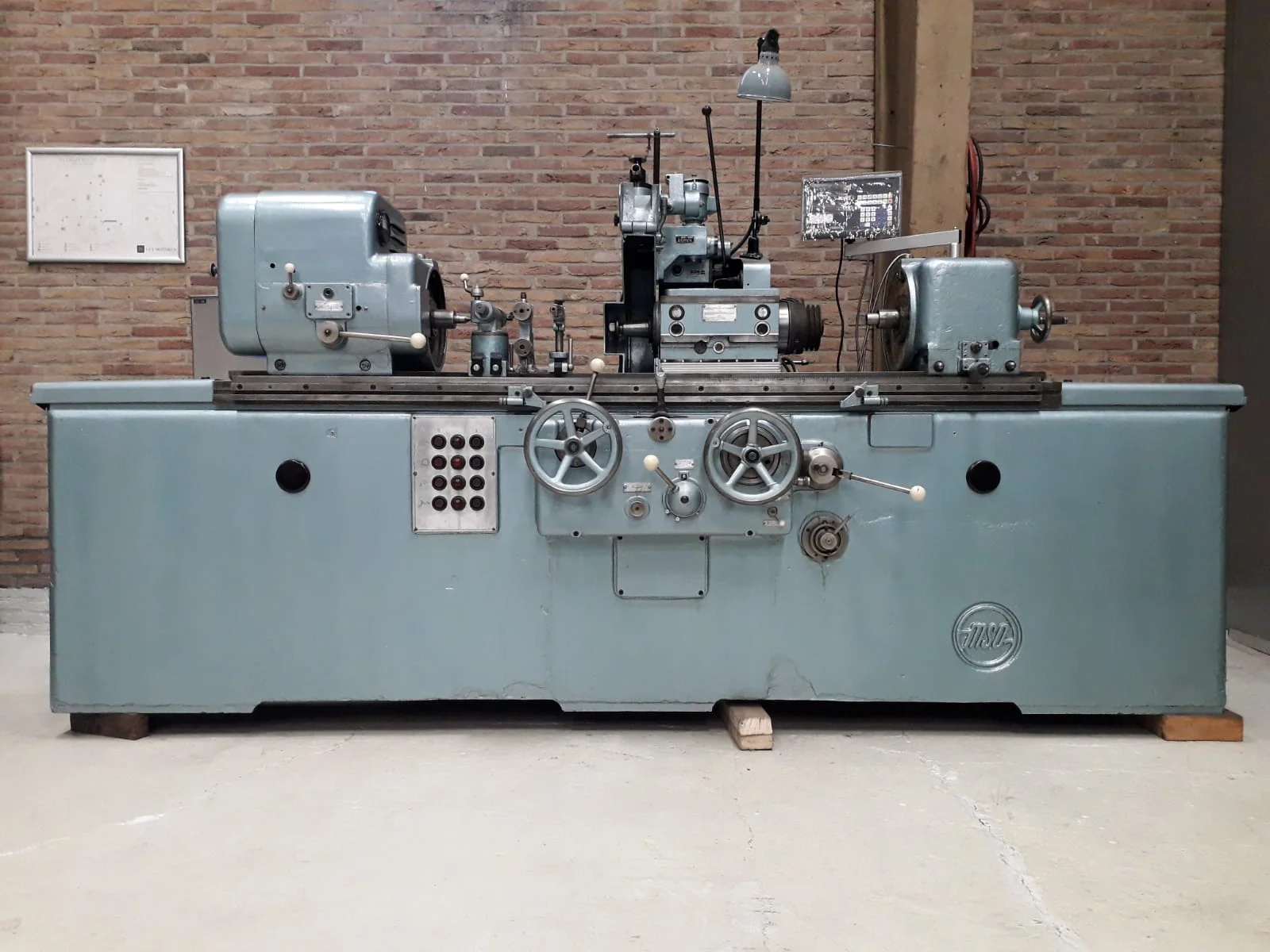 Krukas revisie op de slijpmachine